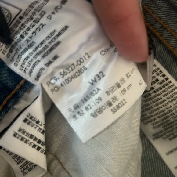 Levis distressed shorts - Picture 4 of 4